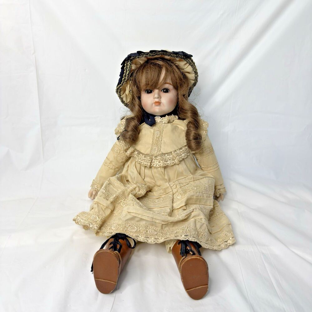 Vintage Gorham Porcelain Doll 1981 ~ Musical Jillian Collector Doll ~ Love Story